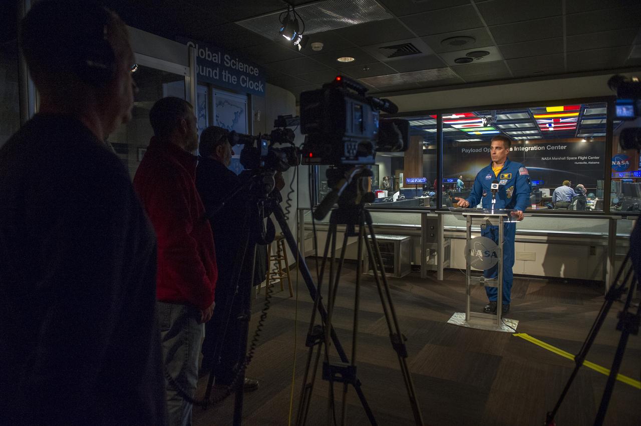 NASA ASTRONAUT CHRIS CASSIDY, , CHATS WITH MEMBERS OF THE HUNTSVILLE-AREA NEWS MEDIA DURING HIS JAN. 22 VISIT TO THE MARSHALL SPACE FLIGHT CENTER