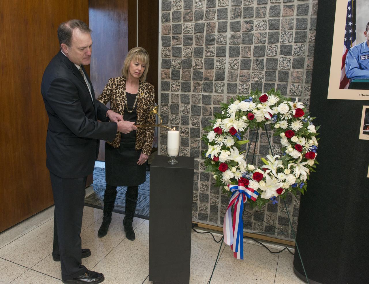 DAY OF REMEMBRANCE: FORMER SPACE SHUTTLE ASTRONAUT JIM HALSELL, LEFT, TECHNICAL DIRECTOR OF THE SPACE DIVISION OF DYNETICS INC. OF HUNTSVILLE, LIGHTS A CANDLE FOR NASA'S LOST CREW MEMBERS. TERESA VANHOOSER, MARSHALL DEPUTY DIRECTOR, LOOKS ON. THE CANDLE-LIGHTING WAS PART OF A DAY OF REMEMBRANCE CEREMONY JAN. 30 AT THE MARSHALL CENTER.