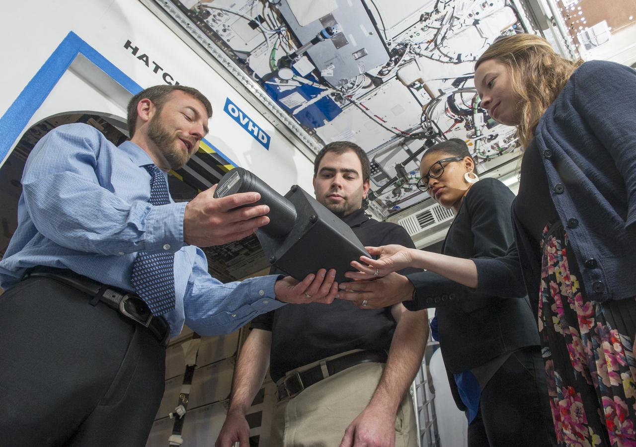 JOEL HARDY, MICHAEL ROYSTER, TAMEKA STEWART, & SAMANTHA SHINE MISSION OPERATIONS LABORATORY - LABORATORY TRAINING COMPLEX (LTC), BUILDING 4663, WINDOW OBSERVATIONAL RESEARCH FACILITY (WORF) TRAINING