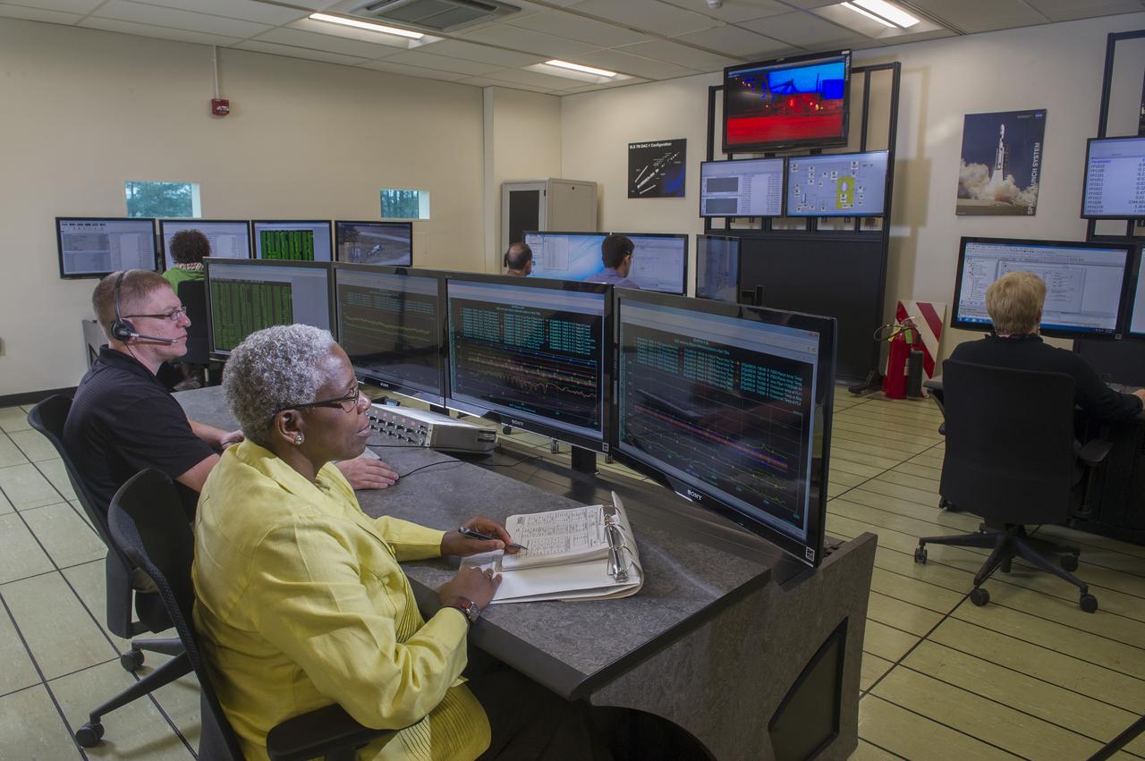 STEVEN SPRAYBERRY, ALICE DANIEL, CHRISTY BASHMAN, ALLEN SHELTON, BEVERELY COURREGE, MATHEW EXELL, JIM EMMENEGGER, IN VARIOUS SETUPS AT WEST TEST AREA CONTROL ROOM-B.