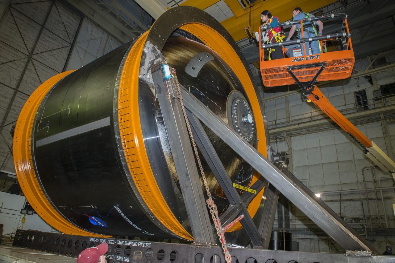 NASA AND BOEING ENGINEERS INSPECT AND PREPARE ONE OF THE LARGEST COMPSITE ROCKET PROPELLANT TANKS EVER MANUFACTURED. THE COMPOSITE CRYOTANK PROMISES A 30% WEIGHT REDUCTION AND A 25 % COST REDUCTION OVER THE PREVIOUSLY USED METAL TANKS.