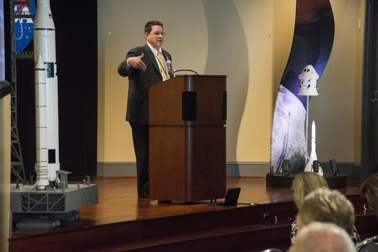 ROY MALONE, DIRECTOR, NASA MICHOUD ASSEMBLY FACILITY, ADDRESSES THE SMBA ESD-HUB ZONE EVENT AT THE HUNTSVILLE MUSEUM OF ART