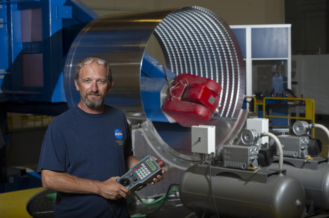 DAVID OSBORNE, A MACHINIST ON THE METTS CONTRACT, OPERATES THE 7-AXIS MILLING MACHINE WITH CF1 BARREL BEING PREPARED FOR SHELL BUCKLE TESTING