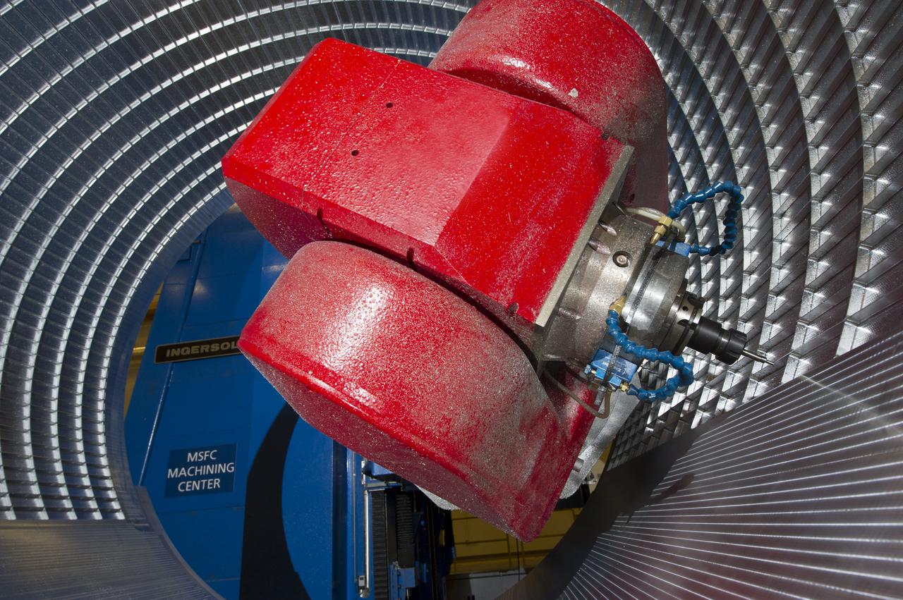 7-AXIS MILLING MACHINE CUTS ORTHOGRID TOOL PATH ON 8 FOOT CF1 BARREL IN SUPPORT OF SHELL BUCKLE TESTING