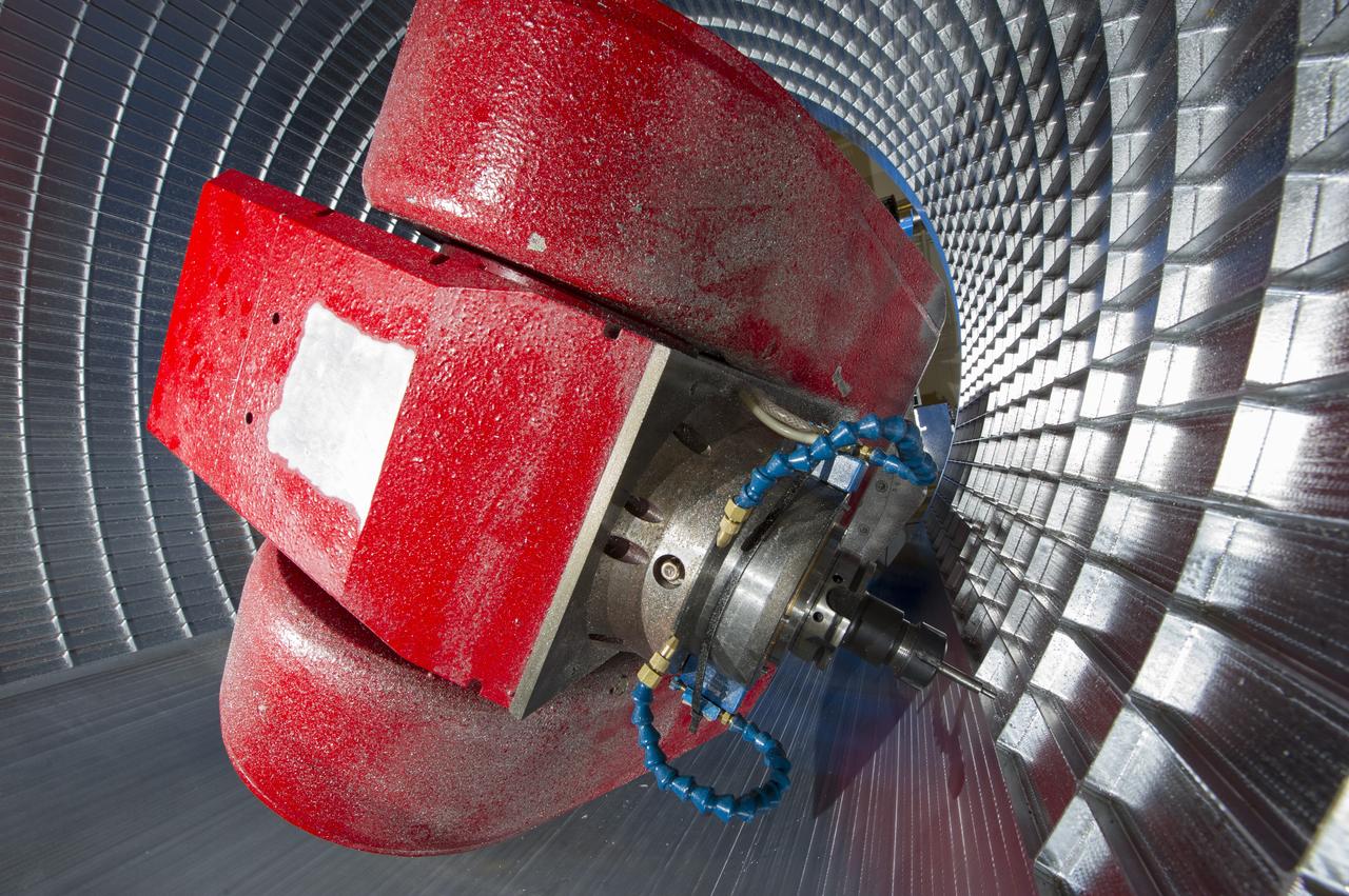 7-AXIS MILLING MACHINE CUTS ORTHOGRID TOOL PATH ON 8 FOOT CF1 BARREL IN SUPPORT OF SHELL BUCKLE TESTING