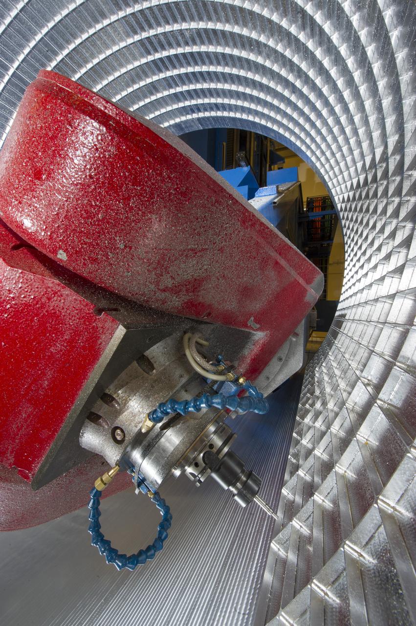 7-AXIS MILLING MACHINE CUTS ORTHOGRID TOOL PATH ON 8 FOOT CF1 BARREL IN SUPPORT OF SHELL BUCKLE TESTING