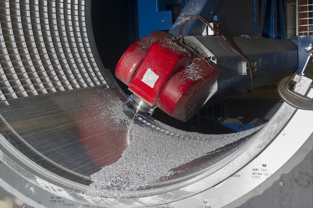 7-AXIS MILLING MACHINE CUTS ORTHOGRID TOOL PATH ON 8 FOOT CF1 BARREL IN SUPPORT OF SHELL BUCKLE TESTING