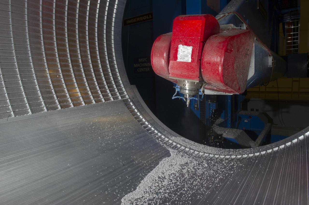 7-AXIS MILLING MACHINE CUTS ORTHOGRID TOOL PATH ON 8 FOOT CF1 BARREL IN SUPPORT OF SHELL BUCKLE TESTING