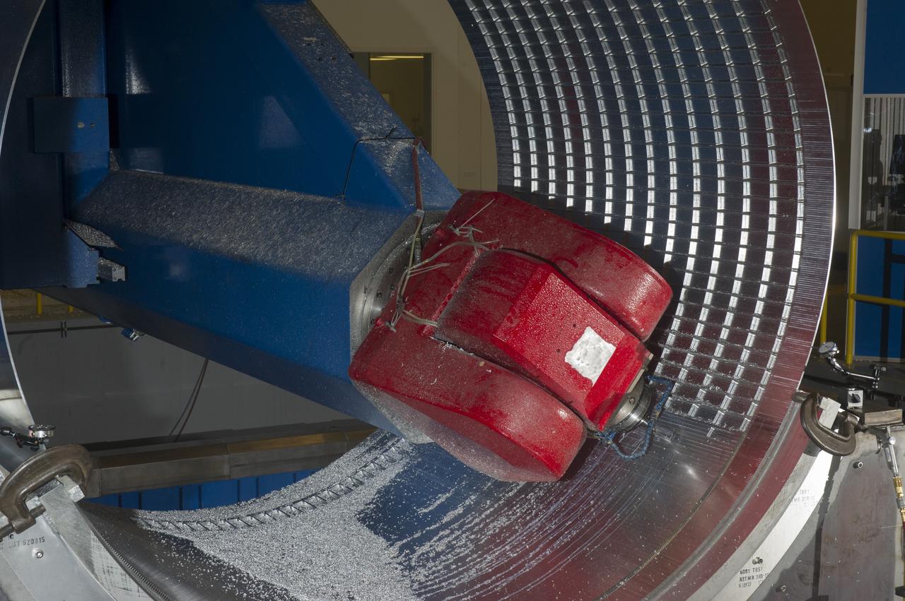 7-AXIS MILLING MACHINE CUTS ORTHOGRID TOOL PATH ON 8 FOOT CF1 BARREL IN SUPPORT OF SHELL BUCKLE TESTING