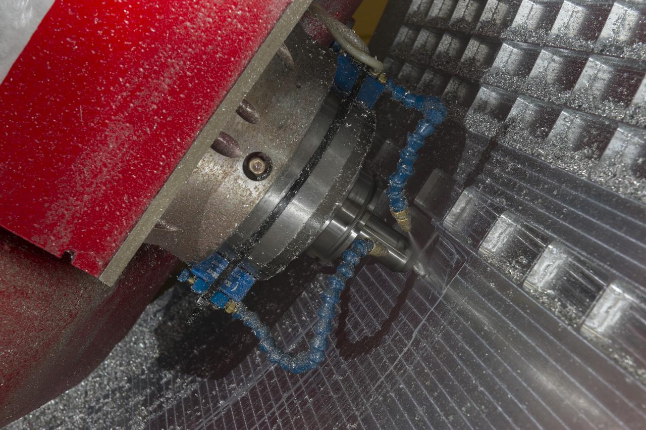 7-AXIS MILLING MACHINE CUTS ORTHOGRID TOOL PATH ON 8 FOOT CF1 BARREL IN SUPPORT OF SHELL BUCKLE TESTING