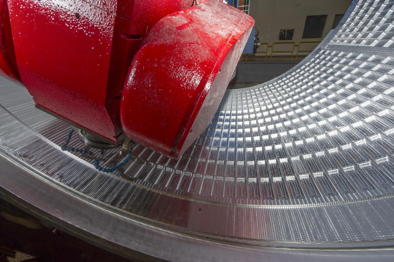 7-AXIS MILLING MACHINE CUTS ORTHOGRID TOOL PATH ON 8 FOOT CF1 BARREL IN SUPPORT OF SHELL BUCKLE TESTING