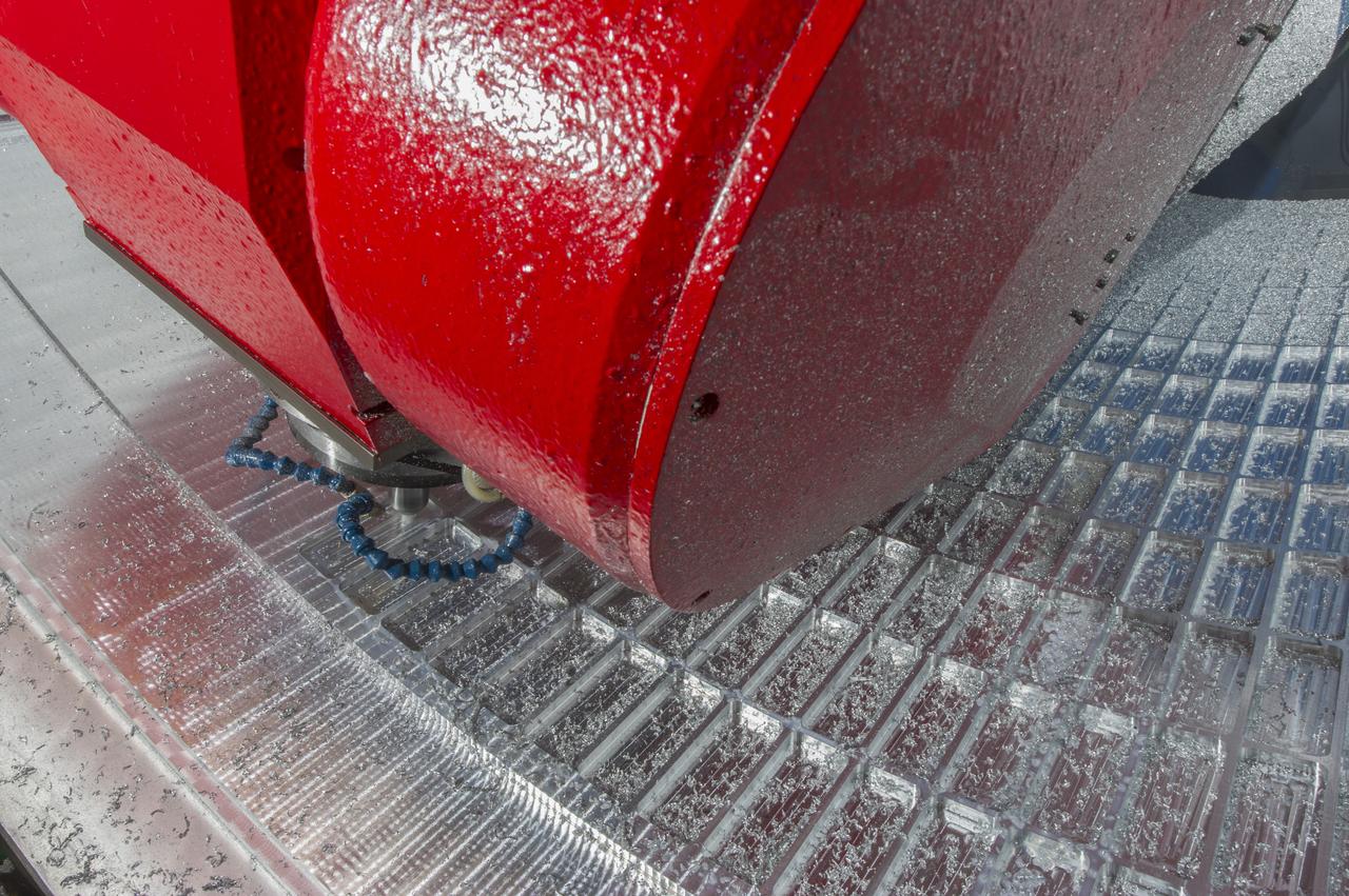 7-AXIS MILLING MACHINE CUTS ORTHOGRID TOOL PATH ON 8 FOOT CF1 BARREL IN SUPPORT OF SHELL BUCKLE TESTING