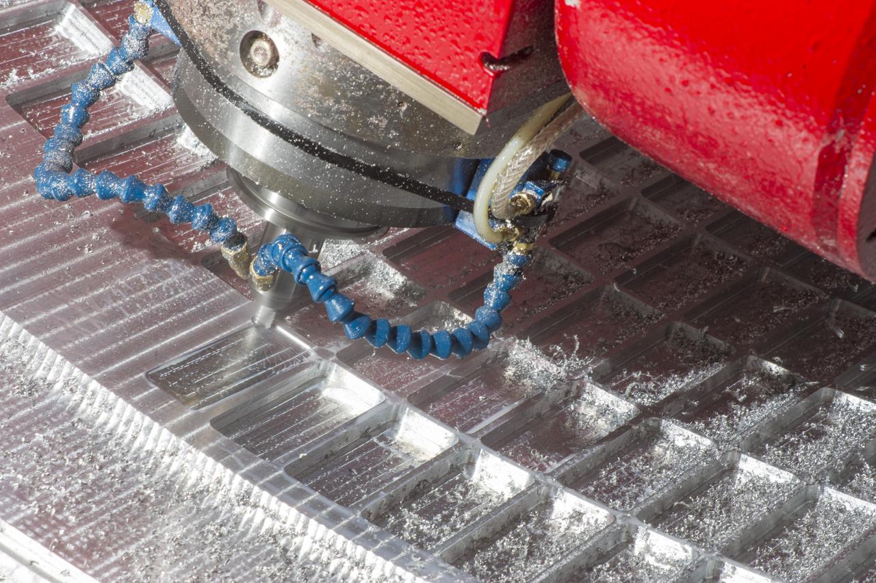 7-AXIS MILLING MACHINE CUTS ORTHOGRID TOOL PATH ON 8 FOOT CF1 BARREL IN SUPPORT OF SHELL BUCKLE TESTING