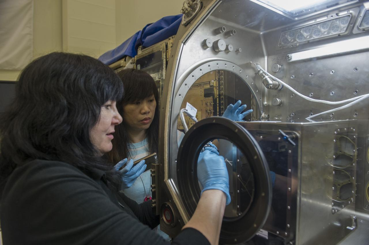 CINDY AZZARITA,(L), JSC WORKS FOR UNITED SPACE ALLIANCE IN THE HUMAN FACTORS INTEGRATION TEAM (HFIT) AND CHEN DENG,(R),  BOEING CO JSC,  ALSO HFIT, REVIEW  HARDWARE TO HFIT REQUIREMENTS