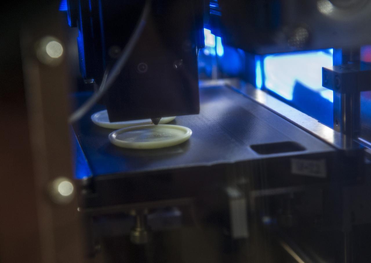 MADE IN SPACE” 3D PRINTER PRINTING TEST SAMPLES WHILE PRINTER IS IN MICROGRAVITY GLOVE BOX