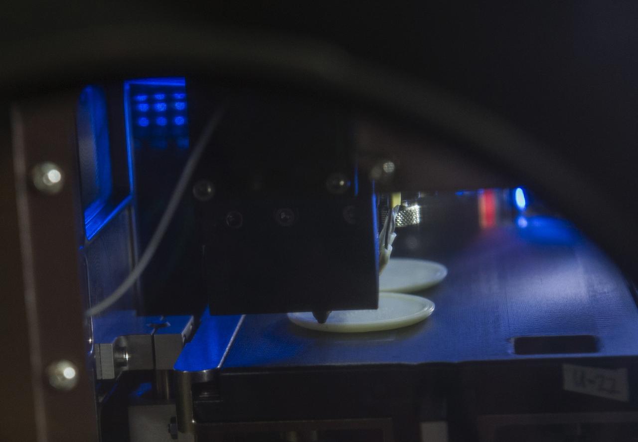 MADE IN SPACE” 3D PRINTER PRINTING TEST SAMPLES WHILE PRINTER IS IN MICROGRAVITY GLOVE BOX