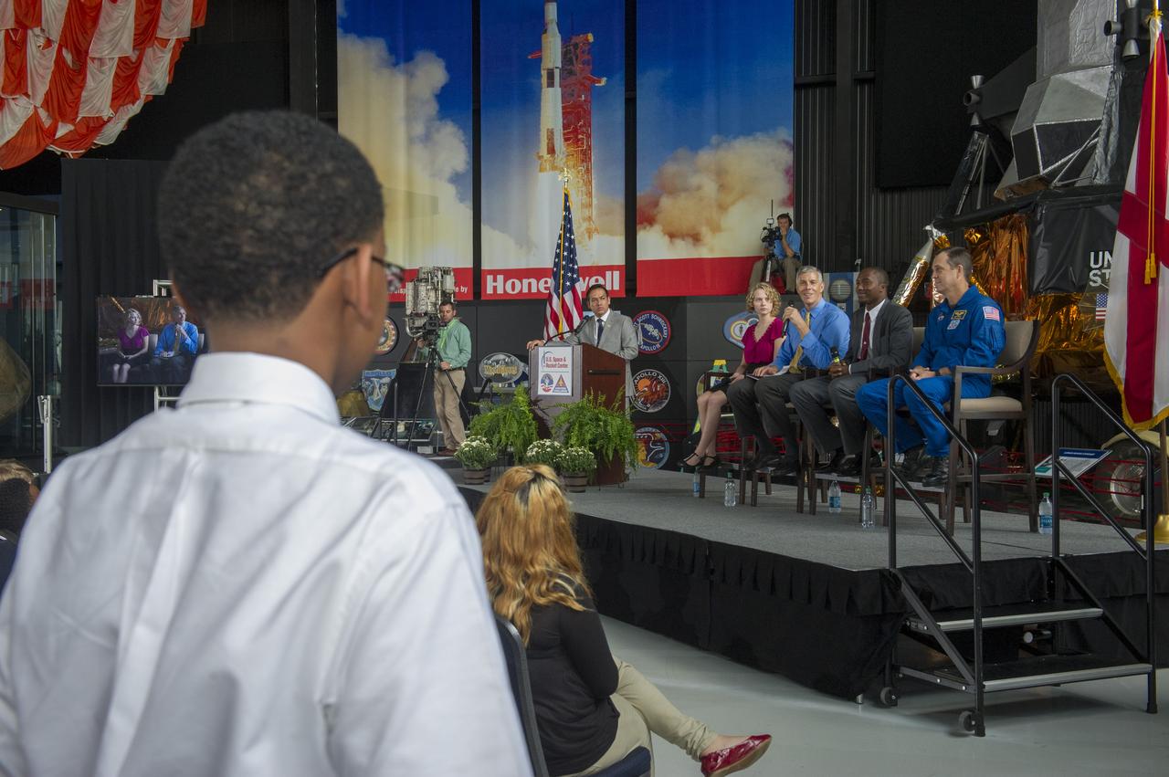 U.S. SECRETARY OF EDUCATION ARNE DUNCAN, ALONG WITH NASA ASTRONAUT RICKY ARNOLD AND OTHER GUESTS, ANSWER STUDENTS’ QUESTIONS DURING AN EDUCATIONAL TOWN HALL MEETING AT THE SPACE & ROCKET CENTER. THE SECRETARY’S VISIT WAS PART OF HIS TOUR TO PROMOTE EDUCATION, WITH STOPS IN GEORGIA, ALABAMA AND TENNESSEE