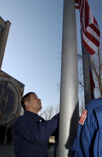 NASA image: Expedition 7 Preflight