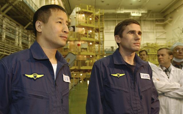 NASA image: Expedition 7 Preflight