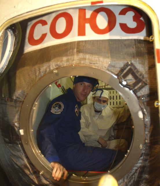 Expedition 8 Capsule Inspection
