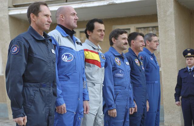 Expedition 8 Flag Raising