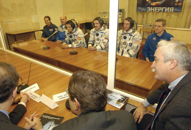 NASA image: Expedition 8 Launch Day