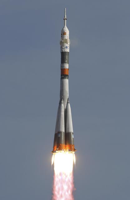 NASA image: Expedition 8 Launch