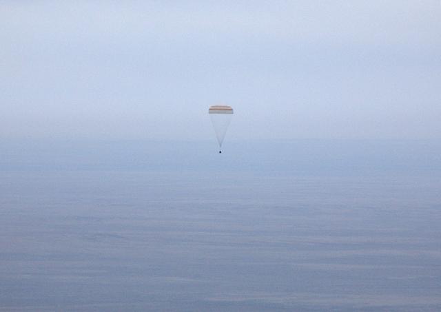 NASA image: Expedition 7 Landing