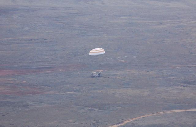 NASA image: Expedition 7 Landing
