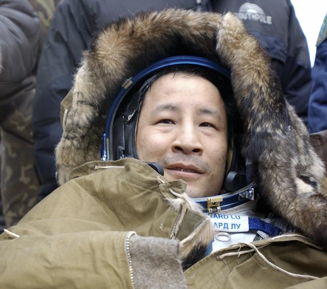 NASA image: Expedition 7 Landing