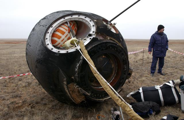 NASA image: Expedition 7 Landing