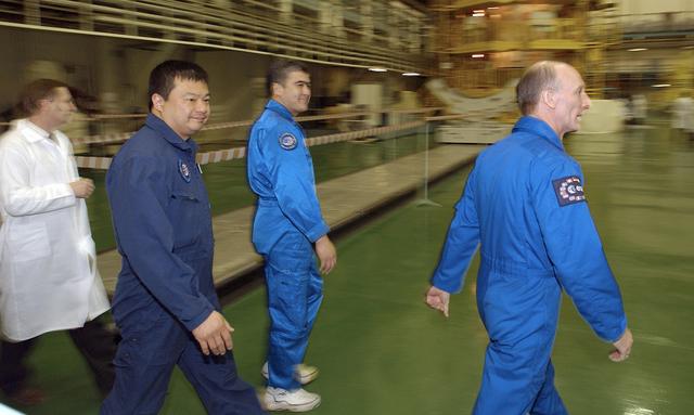 NASA image: Expedition 9 Preflight Activities