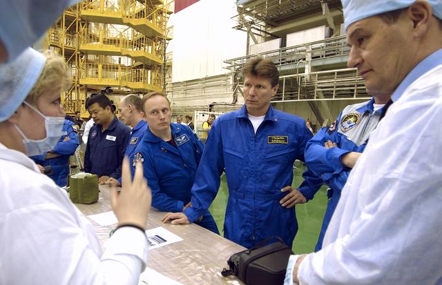 NASA image: Expedition 9 Preflight Activities