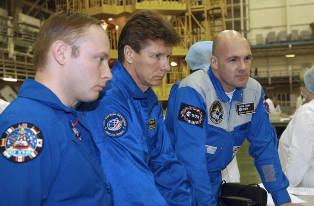 NASA image: Expedition 9 Preflight Activities
