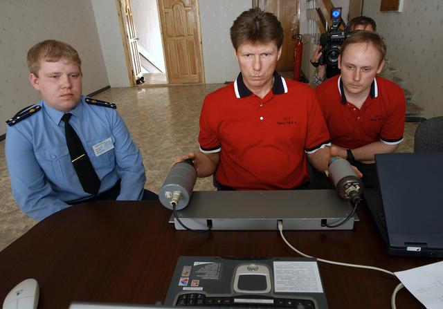 NASA image: Expedition 9 Preflight Activities