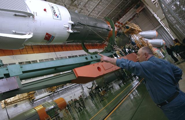 NASA image: Expedition 9 Soyuz Assembly