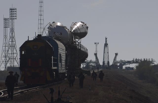 NASA image: Expedition 9 Soyuz Rollout