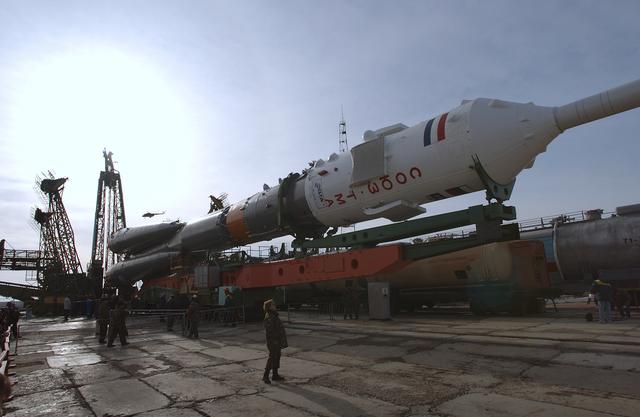 NASA image: Expedition 9 Soyuz Rollout