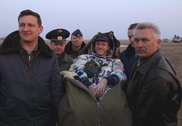 NASA image: Expedition 8 Landing