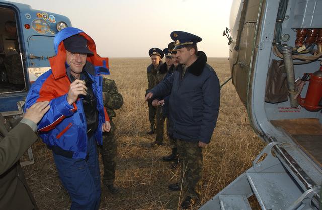 NASA image: Expedition 8 Landing