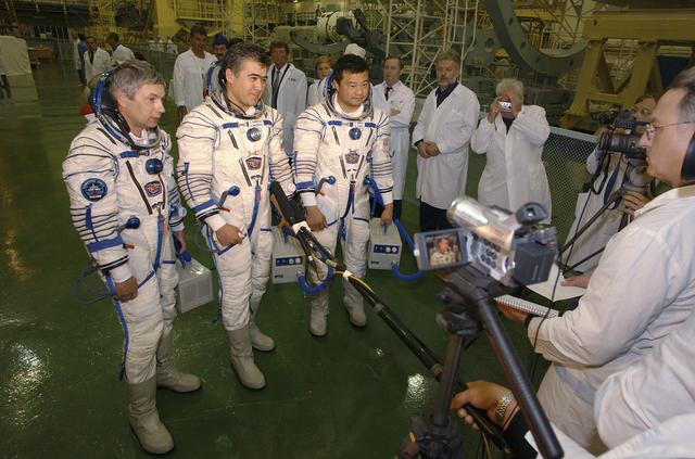 NASA image: Expedition 10 Preflight