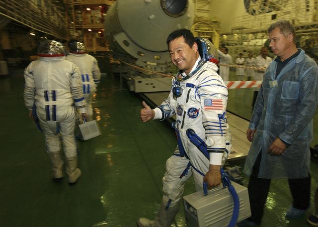 NASA image: Expedition 10 Preflight