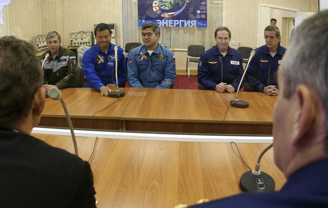 NASA image: Expedition 10 Preflight