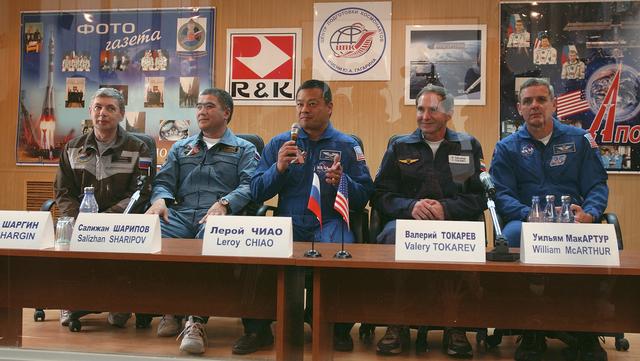 NASA image: Expedition 10 Preflight