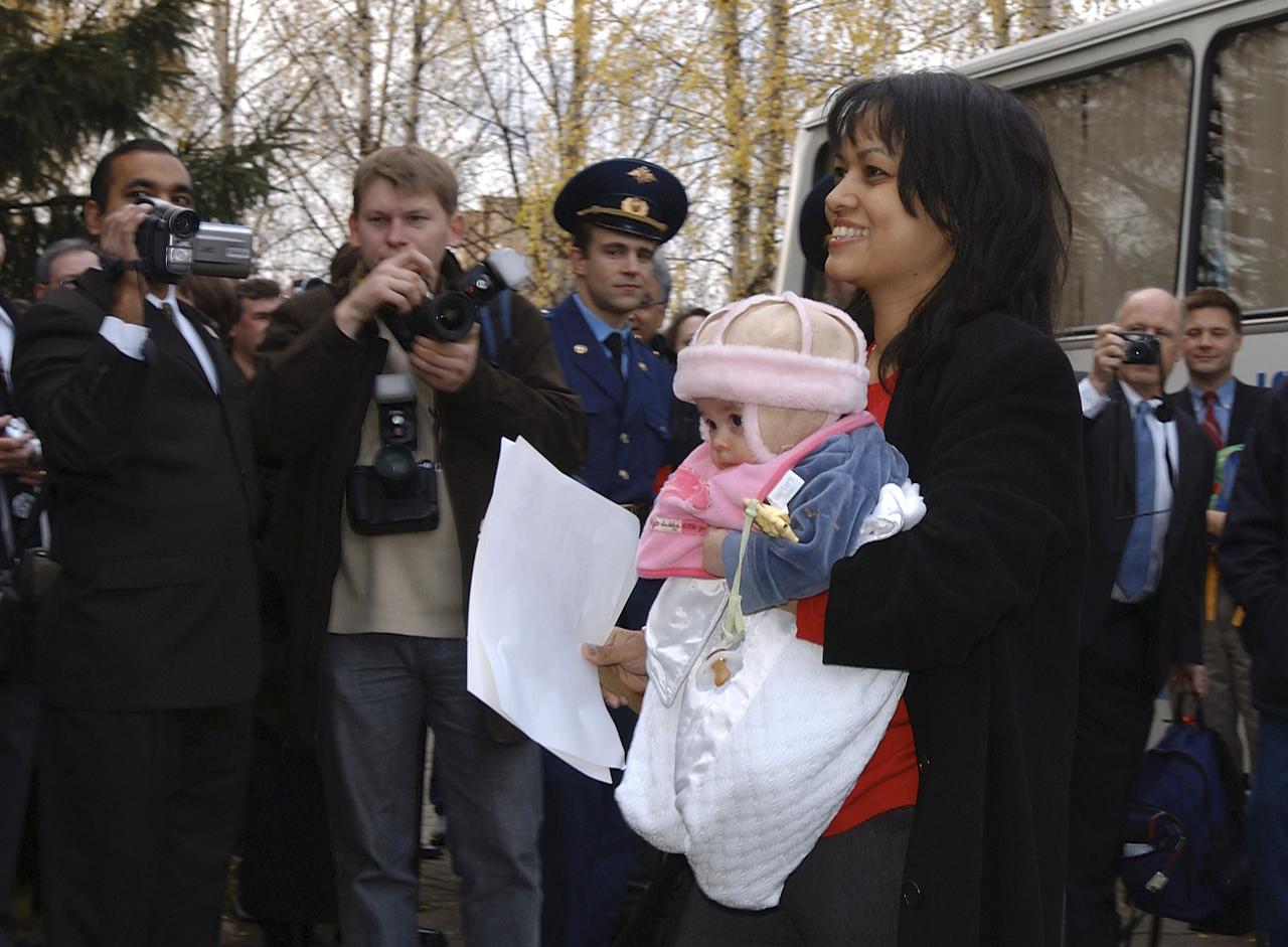 Renita Fincke follows the arrival of her husband, NASA astronaut Michael Fincke, to the Gagarin Cosmonaut Training Center while holding their 4 month-old baby Tarali Fincke, Sunday, October 24, 2004, in Star City, Russia. Photo Credit: (NASA/Bill Ingalls)