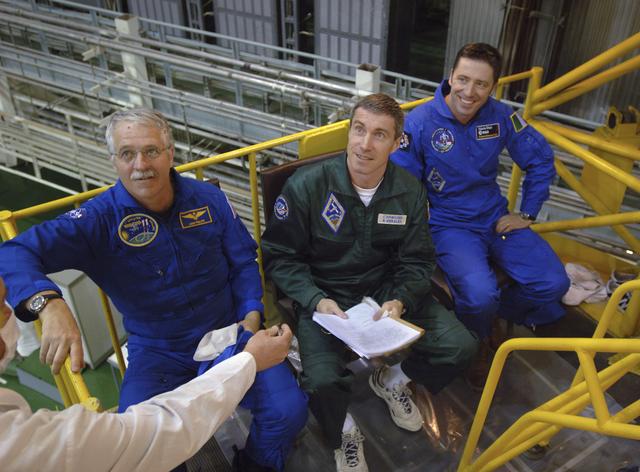 NASA image: Expedition 11 Soyuz Inspection