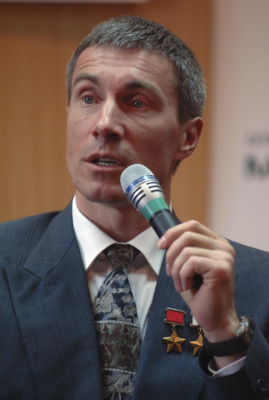 Expedition 11 Commander Sergei Krikalev speaks to the press, Thursday, April 14, 2005, in Baikonur, Kazakhstan. Kiralev, Flight Engineer and NASA Science Officer John Phillips and European Space Agency astronaut Roberto Vittori, of Italy, are scheduled to launch aboard a Soyuz TMA-6 spacecraft April 15. Krikalev and Phillips will spend six months on the station, replacing Expedition 10 Commander Leroy Chiao and Flight Engineer Salizhan Sharipov, while Vittori will spend eight days on the station under a commerical contract between ESA and the Russian Federal Space Agency, returning to Earth with Chiao and Sharipov on April 25. Photo Credit: (NASA/Bill Ingalls)