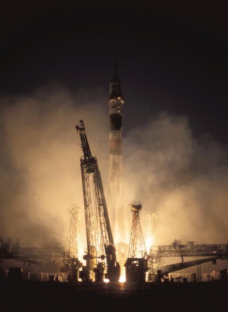 NASA image: Expedition 11 Launch  