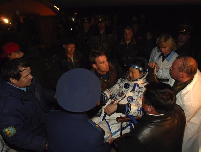 NASA image: Expedition 10 Landing