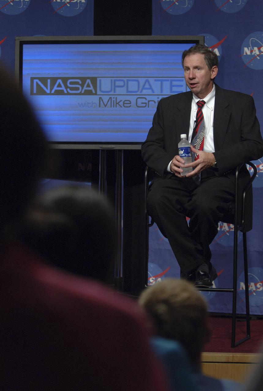 NASA Administrator Michael Griffin talks with employees during a NASA Update program at NASA Headquarters, Tuesday, June 28, 2005, in Washington.  Photo Credit: (NASA/Bill Ingalls)